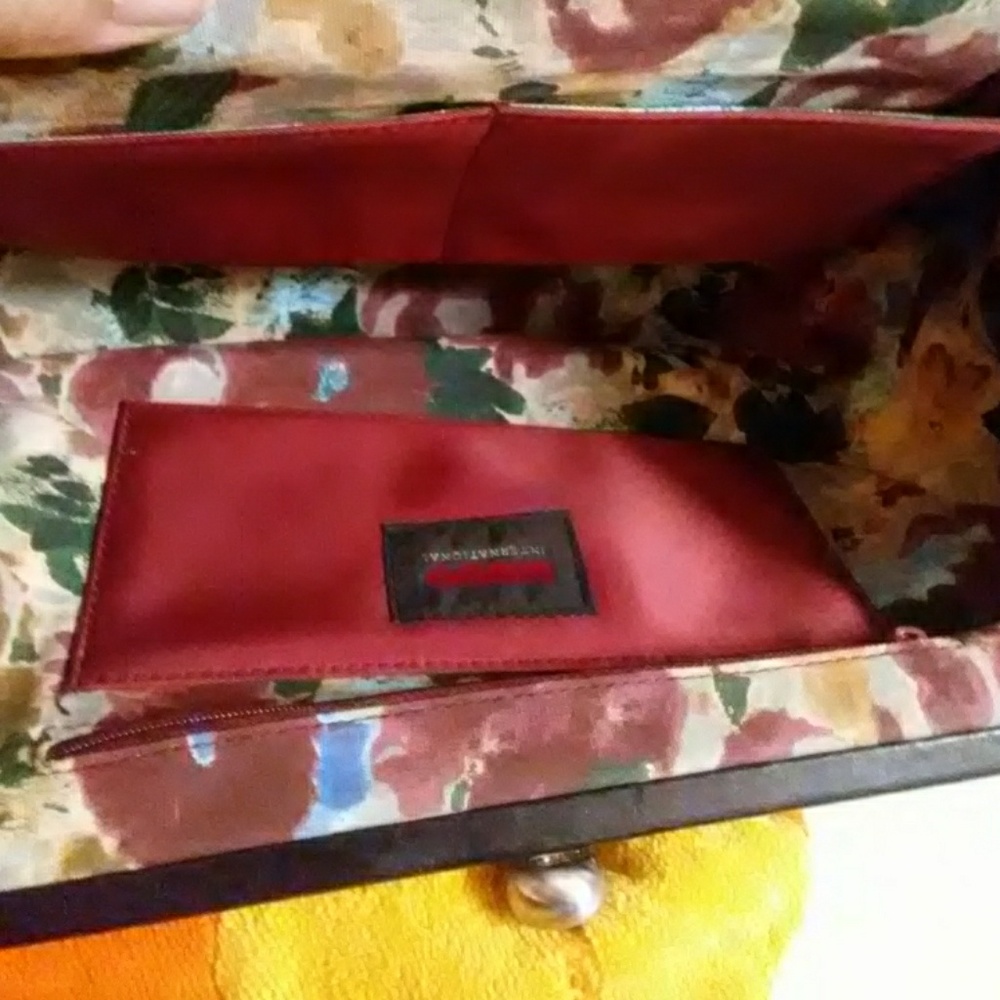 Hand Bag - Picture 5 of 8